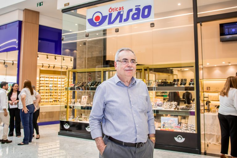 Assis Cavalcante Inaugura Unidade Da Rede Ticas Vis O No Terrazo