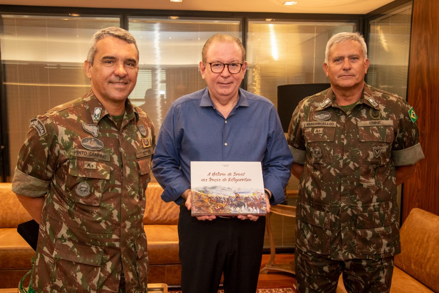 Presidente Da Fiec Recebe Comandante Militar Do Nordeste E Comandante