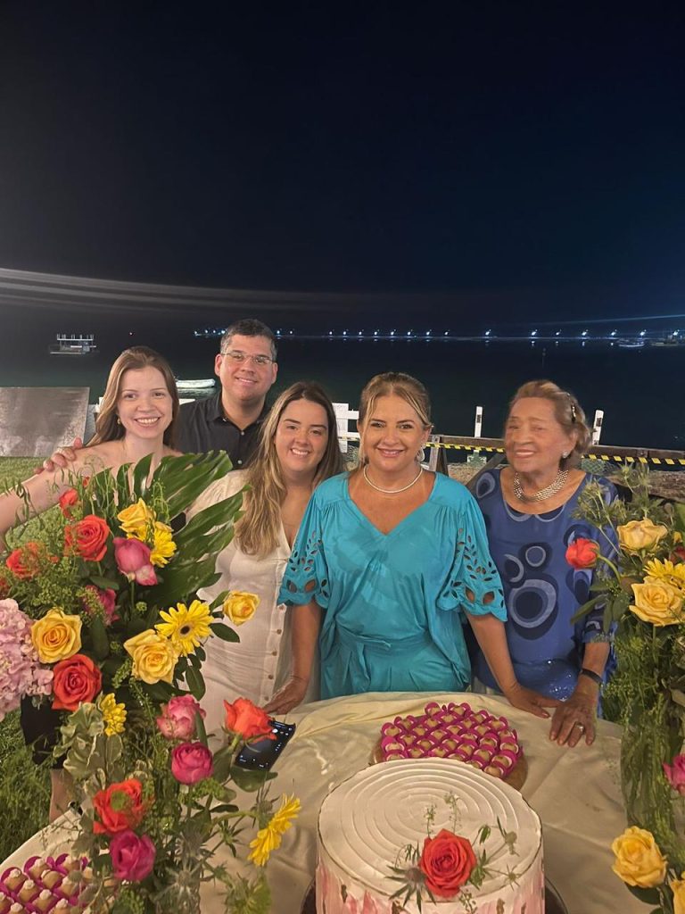 Beth Pinto Celebra Chegada Da Nova Idade No Iate Clube De Fortaleza