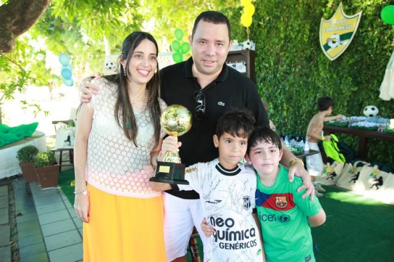 Duduca e Dulce Fujita festejaram os 7 anos do herdeiro Edmar Neto