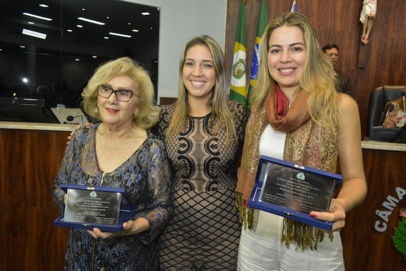 Onélia Santana recebe homenagem na Camara Municipal de Fortaleza pelo Dia da Mulher