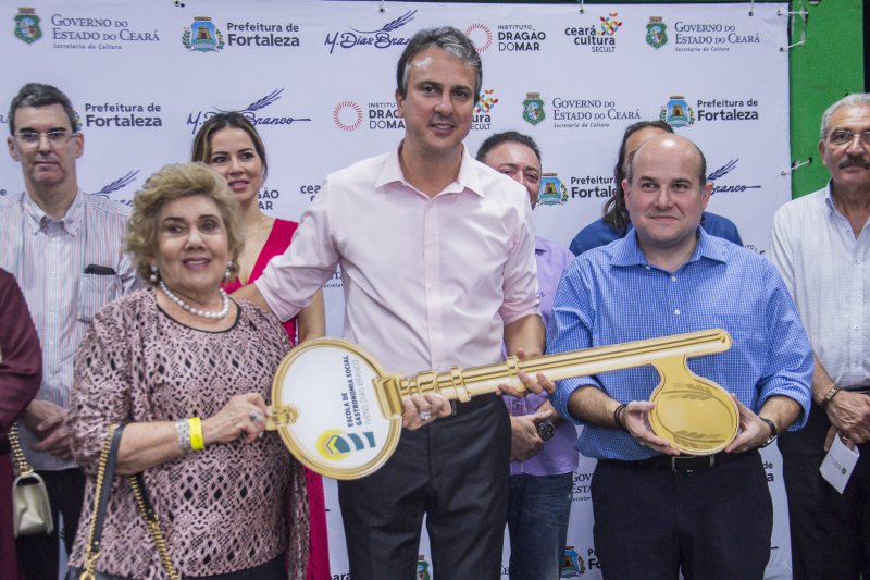 Camilo Santana inaugura Escola de Gastronomia Social Ivens Dias Branco