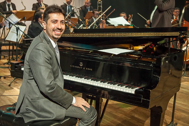 Felipe Adjafre comemora aniversário com concerto no Theatro José de Alencar