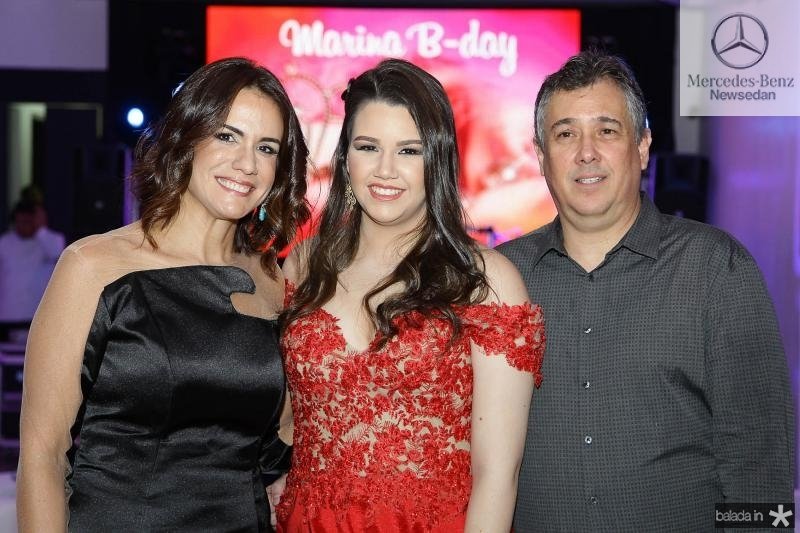 Marina Martins celebra 15 anos com festa de princesa