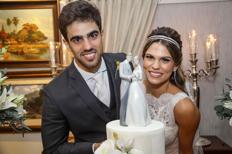 Mariana Pinto e Lucas Ximenes trocam alianças no altar da Capela de São Pedro