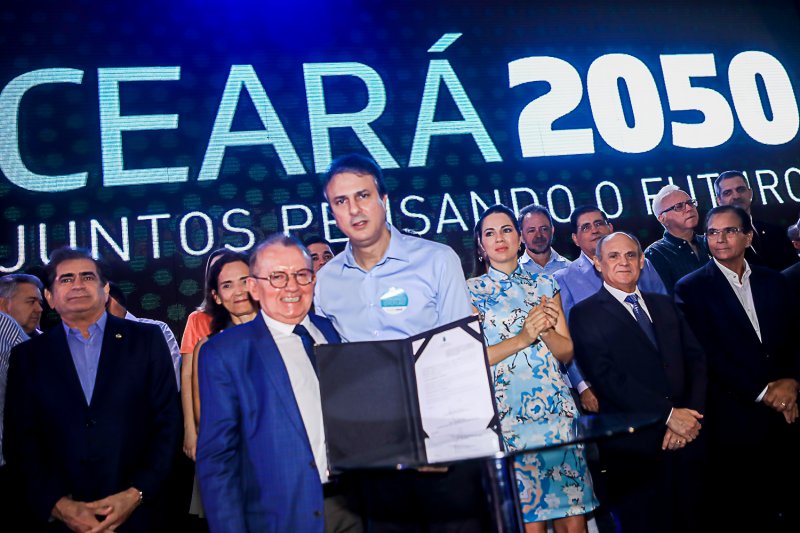 Camilo Santana lança as bases do Plano Ceará 2050 em prestigiada solenidade no Centro de Eventos