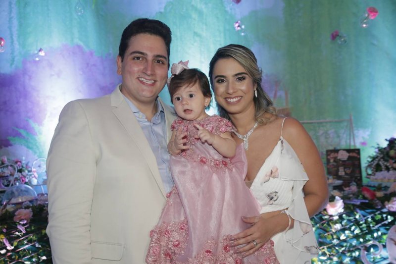 Thiago e Tatiana Barreira celebram o primeiro aniversário da herdeira Lis