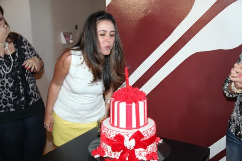 Claudiana Loureiro festejou seu nat rodeada de amigas, no Medit