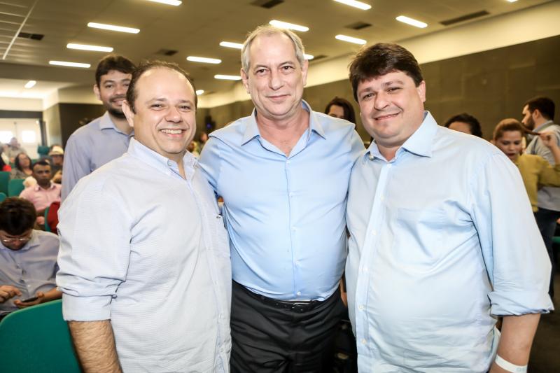 Ciro Gomes fala sobre Pol tica Industrial em palestra no Pec m