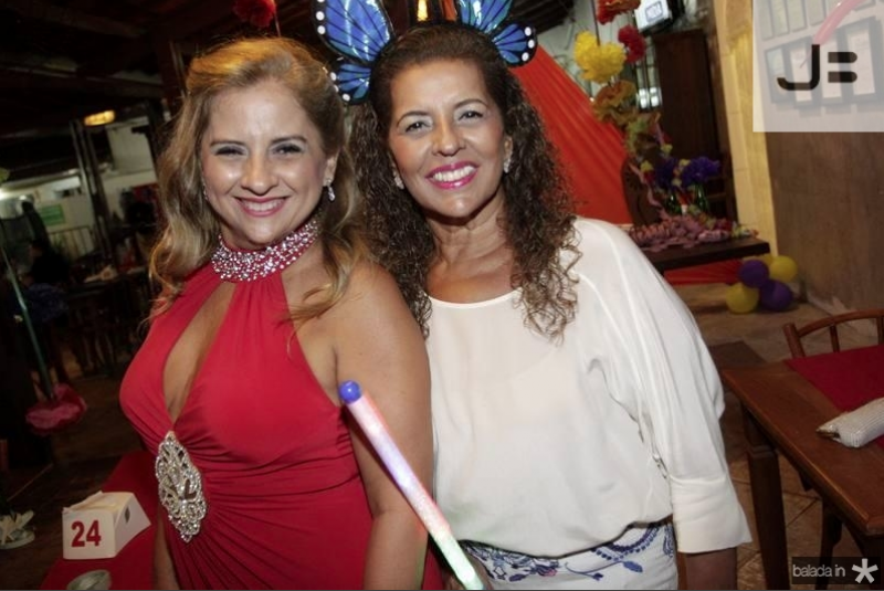 Beth Pinto sopra velinhas em ritmo de Carnaval