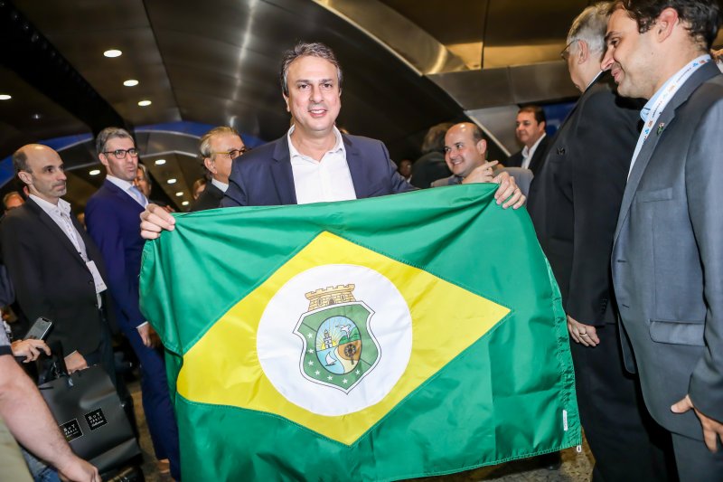 Camilo Santana celebra o início das operações do HUB da Air France-KLM e Gol