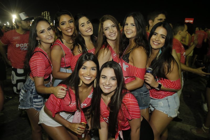 Porto Folia arrasta uma turma festeira até o Terminal Marítimo de Passageiros