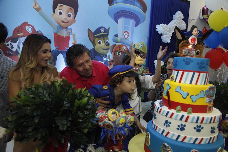 Ana Cristina e Paulo Rouquayrol comemoram o aniversário de Matheus