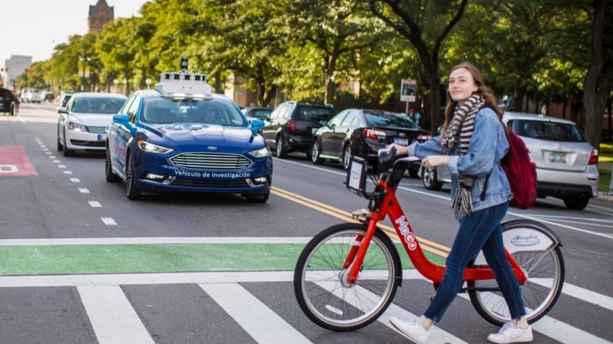 Ford aprimora linguagem de luzes para carros autônomos