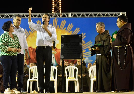 Camilo entrega novo Corredor Religioso em Canindé