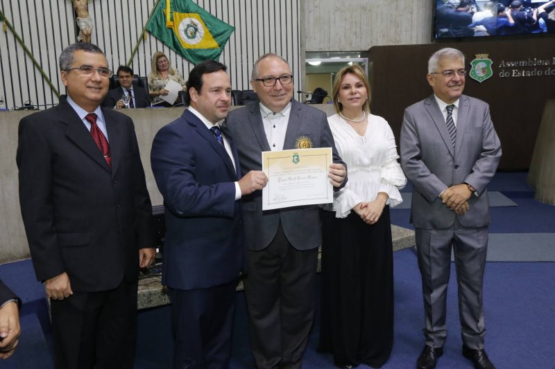 Em solenidade das mais prestigiadas, Colégio Santo Inácio recebe homenagem na ALCE