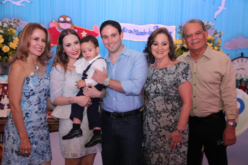 Rafaella e Thiago Asfor comemoram o aniversário do herdeiro Luca