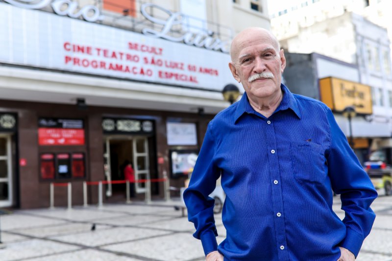 Jose Augusto Lopes celebra seus 50 anos de jornalismo em sessão aberta no Cineteatro São Luiz.