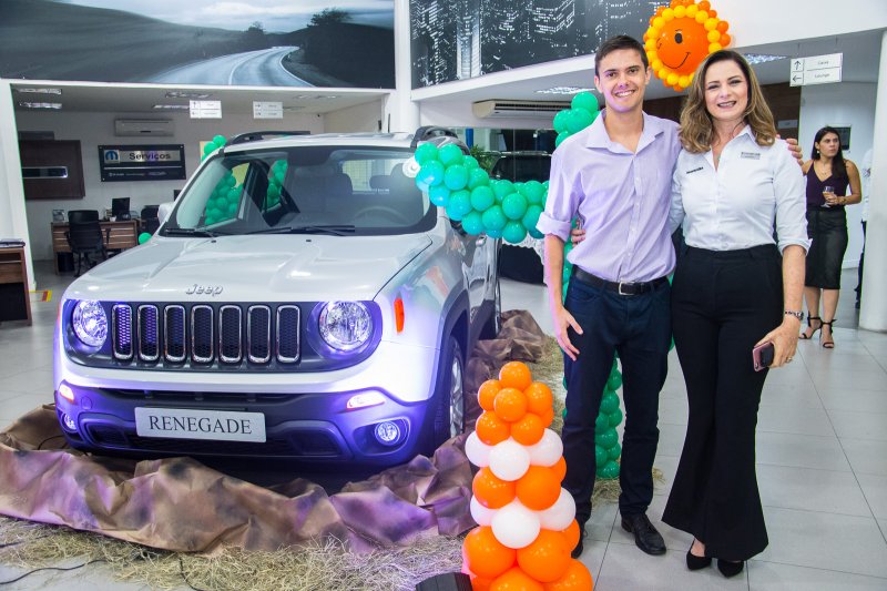 Grupo Newland comemora "Dia do Jeep" com coquetel