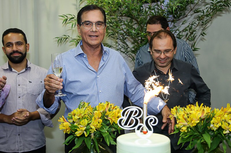 Emoção e planos para o futuro dão a tônica dos festejos do aniversário de Beto Studart