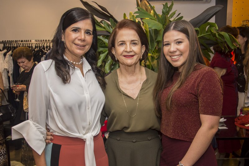 Maria Lúcia e Lenita Negrão movimentam sua loja em torno das Mamães Lenita