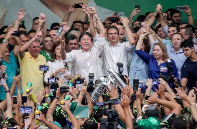 Eunício Oliveira recebe apoio de Camilo Santana para disputa ao Senado Federal