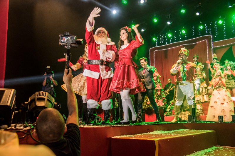 Papai Noel aterrissa no Iguatemi Fortaleza e dá boas vindas aos festejos do Natal