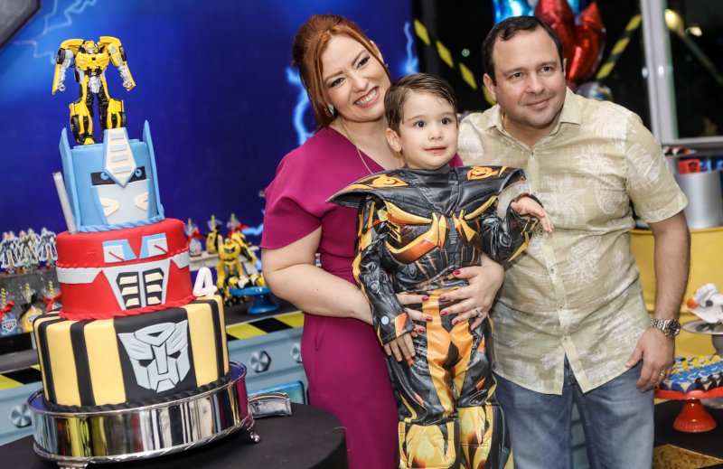 Aline e Igor Queiroz Barroso festejam os 4 aninhos do herdeiro Victor