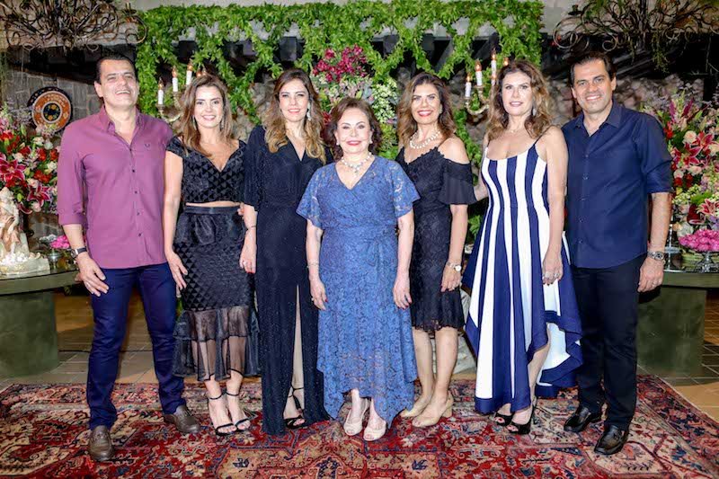 Marly Nogueira celebra seus 80 anos em elegante comemoração