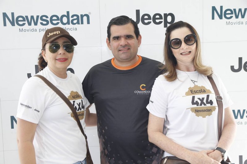 Adeptos às trilhas participam de raid armado pela Jeep Newsedan