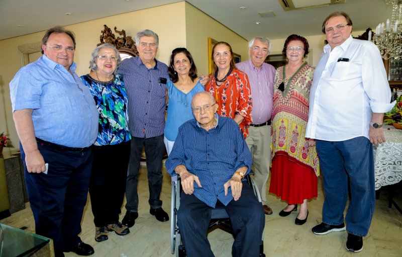 José Macedo celebra seus 99 anos ao lado da família