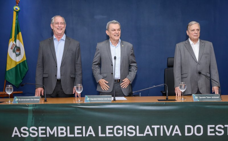 ALCE recebe Ciro Gomes e Tasso Jereissati durante sessão em homenagem aos 30 anos da Constituição