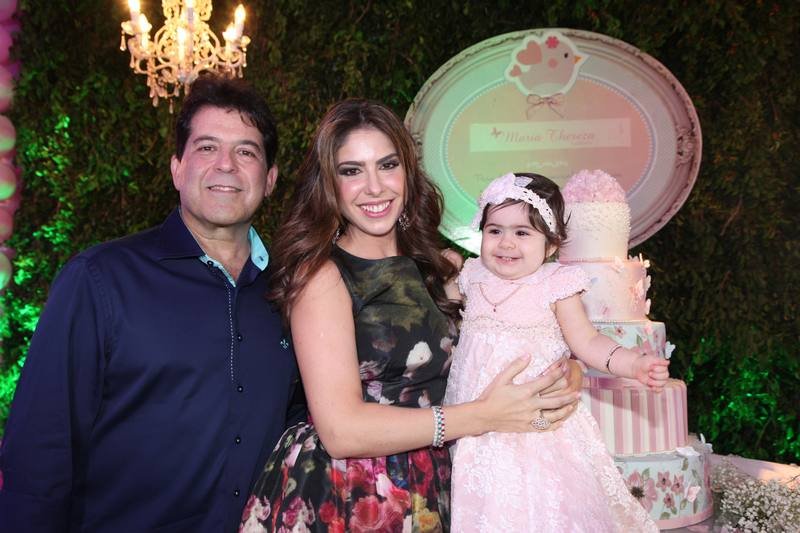 Rafaella e Deib Otoch Jr. festejam primeiro aninho da herdeira Maria Theresa no Fiesta`s Buffet