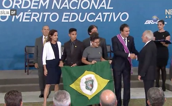 Camilo recebe Medalha do Mérito Educativo