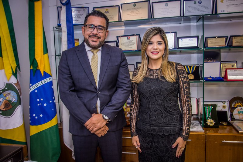 Em prestigiada solenidade, Roberta Vasques é agraciada com a Medalha Boticário Ferreira