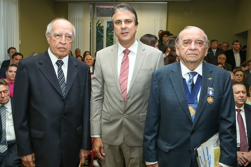 Governador Camilo Santana prestigia a posse de Lúcio Alcântara na presidência do Instituto do Ceará