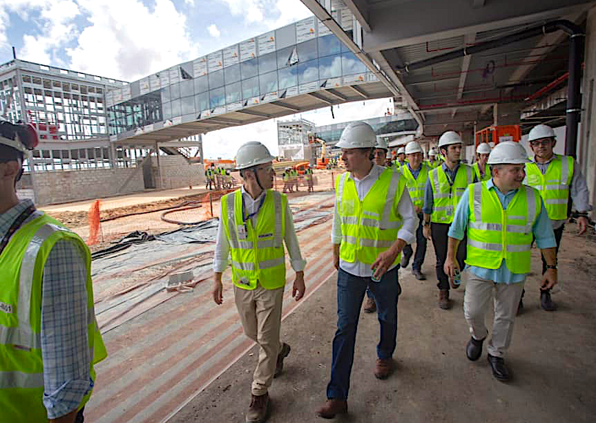 Camilo e Roberto Cláudio visitam obras do Fortaleza Airport