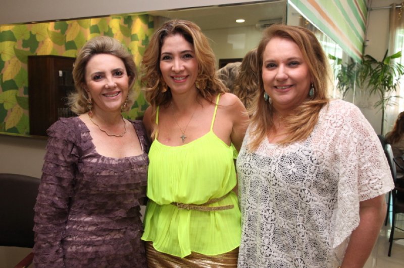 Daniele Holanda reuniu as amigas no So Light para festejar seu aniversário