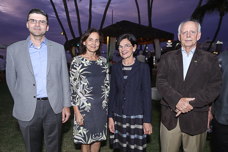 Cônsul geral da Alemanha no Recife, Maria Kooning, recebe  missão alemã no Iate Clube