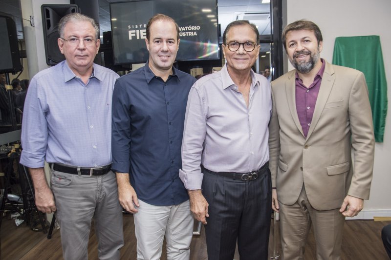 Beto Studart pilota inauguração do Observatório da Indústria na FIEC