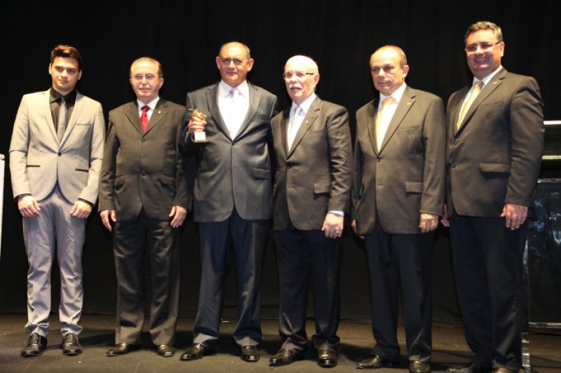 Francimar Albuquerque recebeu o Troféu Lojista do Ano - CDL