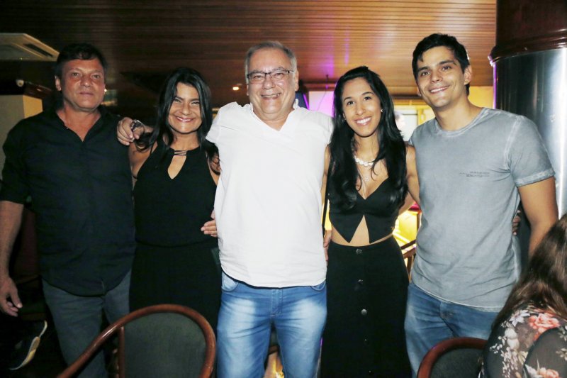 Luizinho Magalhães e Banda movimenta a boate do Iate Clube de Fortaleza