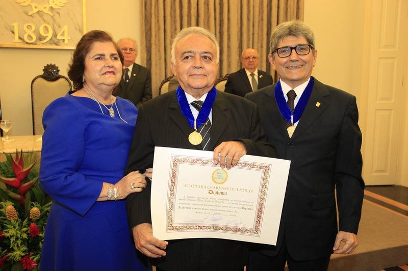 Dr. Flávio Leitão toma posse na Academia Cearense de Letras