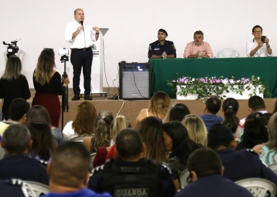 Roberto Cláudio realiza esforços para manter serviços públicos