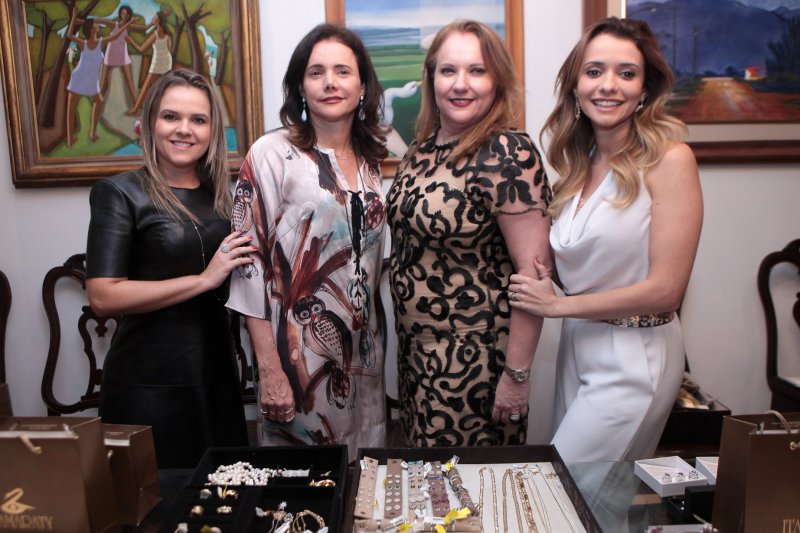 Luiziane Fernandes e Cristiane Araújo apresentam joias exclusivas para o Dia dos Namorados