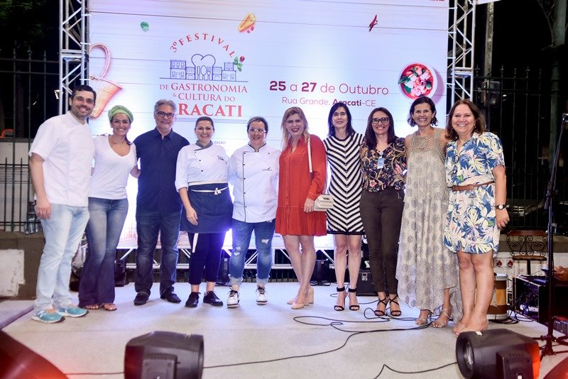 Glaucia Maia pilota o lançamento do 3º Festival de Gastronomia e Cultura do Aracati, no Mercado dos Pinhões