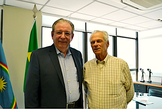 Ricardo Cavalcante apresenta o Observatório da Indústria ao presidente da FIEPE