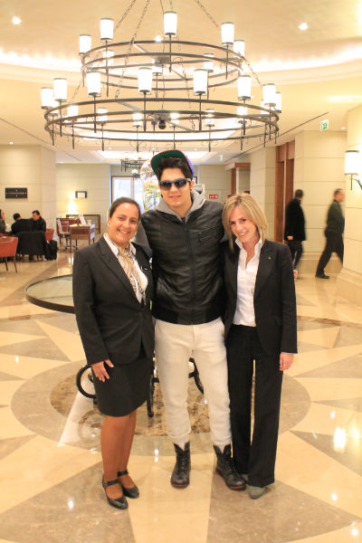 Luan Santana encanta equipe do Corinthian Lisbon Hotel