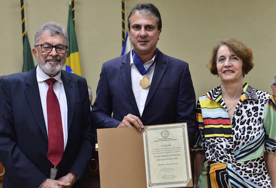 Governador Camilo agraciado pelo Instituto do Ceará