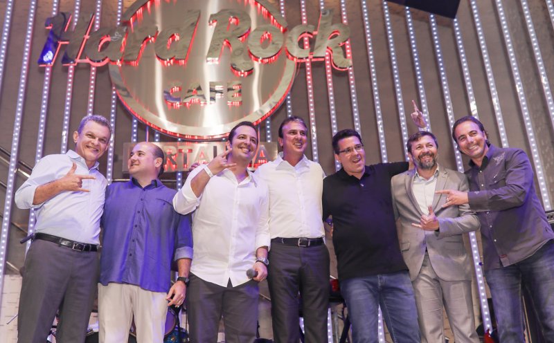 Em noite de puro brilho e prestígio, Hard Rock Café Fortaleza é apresentado a um público seleto da cidade